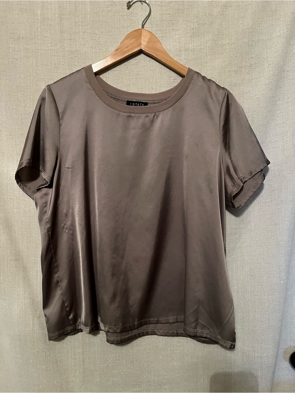 1. State Taupe Satin Crewneck Short Sleeve Top Size L